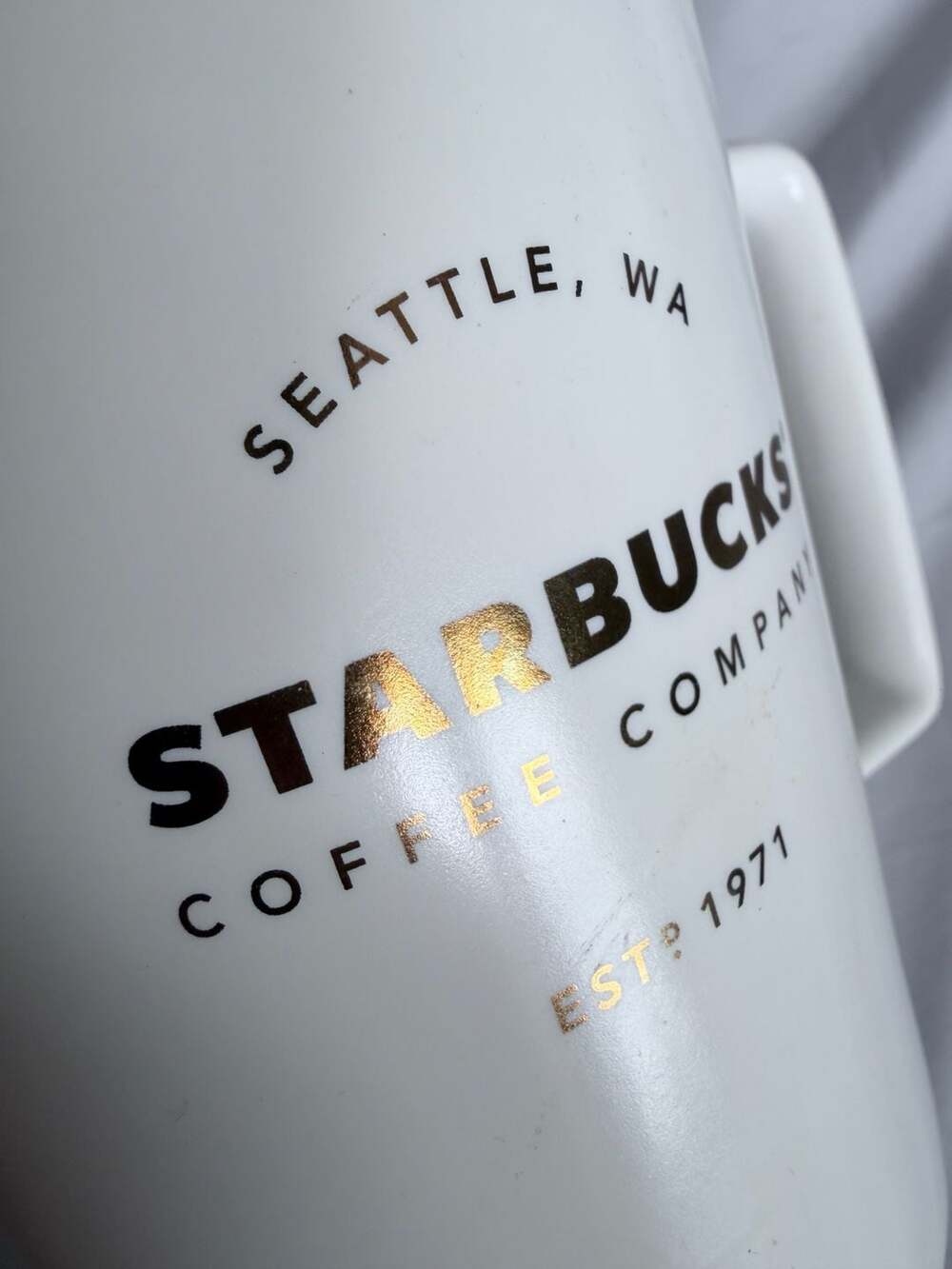 Starbucks Seattle WA Est 1971 White and Gold Foil Ceramic Coffee Mug 16 fl oz 20